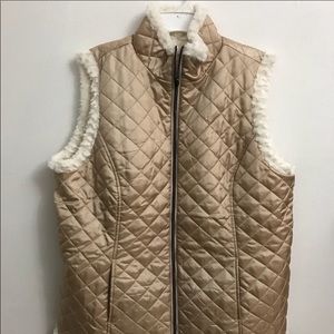 NWT Women’s M D&CO Reversible faux fur &quilt
